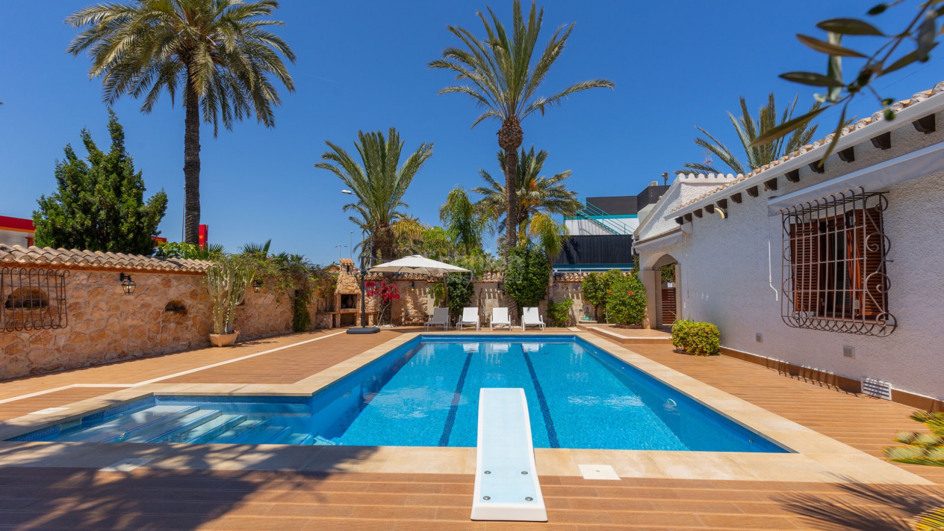 Resale - Villa -
Orihuela - Orihuela Costa