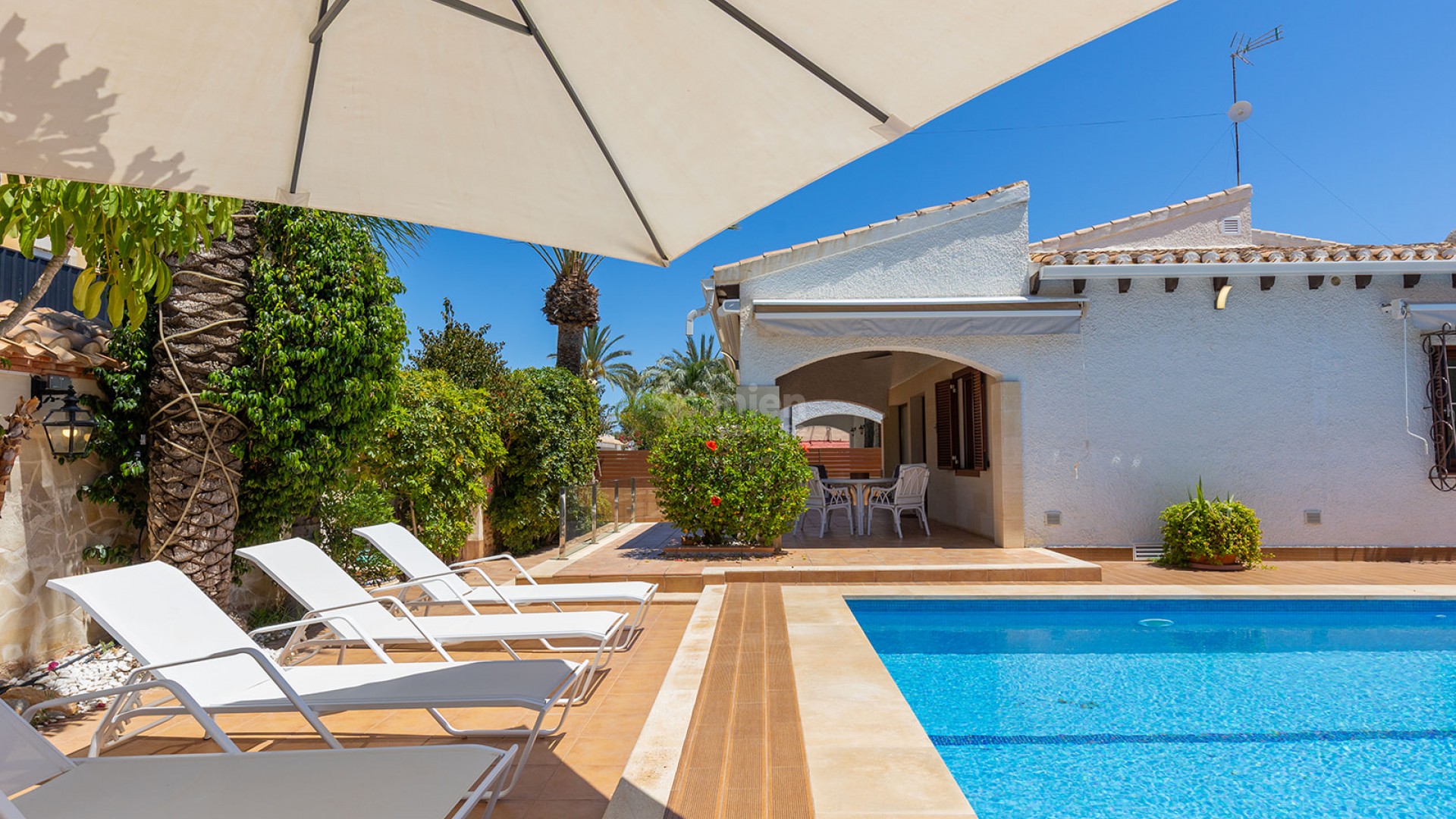 Resale - Villa -
Orihuela - Orihuela Costa