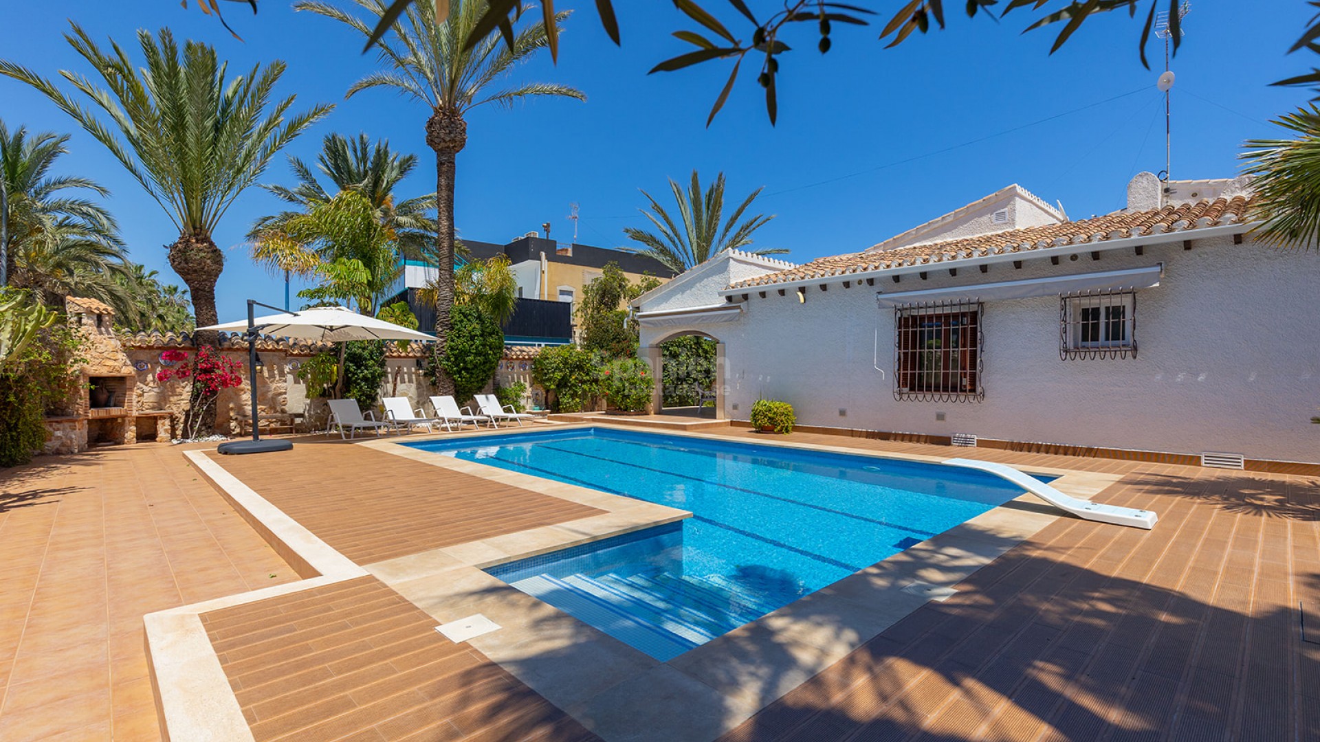 Resale - Villa -
Orihuela - Orihuela Costa