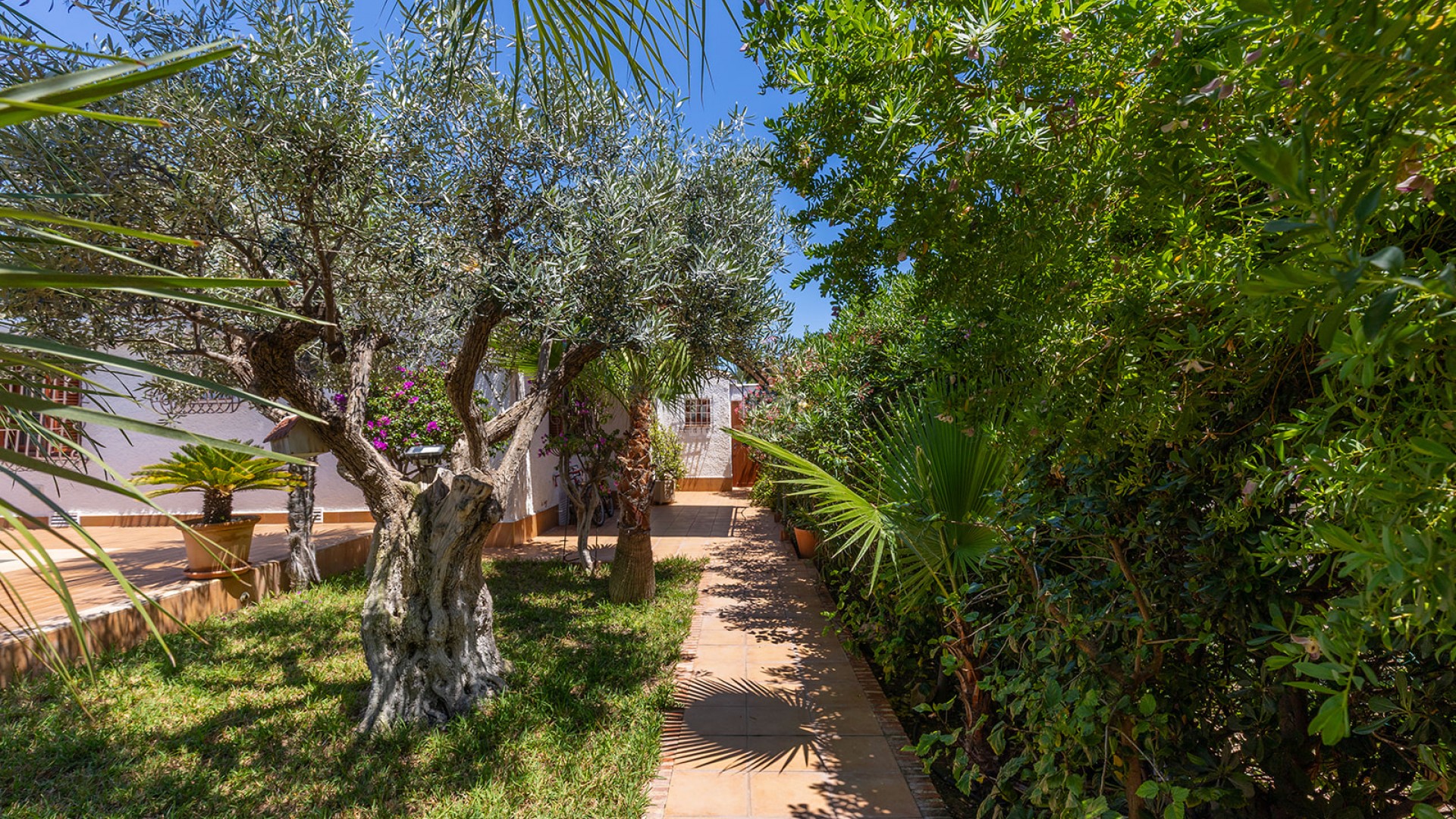 Resale - Villa -
Orihuela - Orihuela Costa