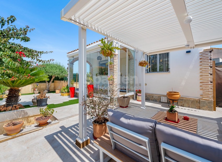 Resale - Villa -
Polop
