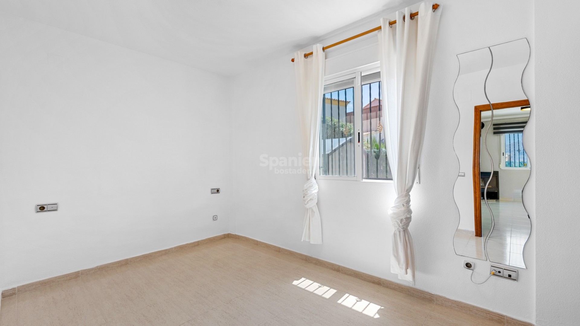 Resale - Villa -
Polop