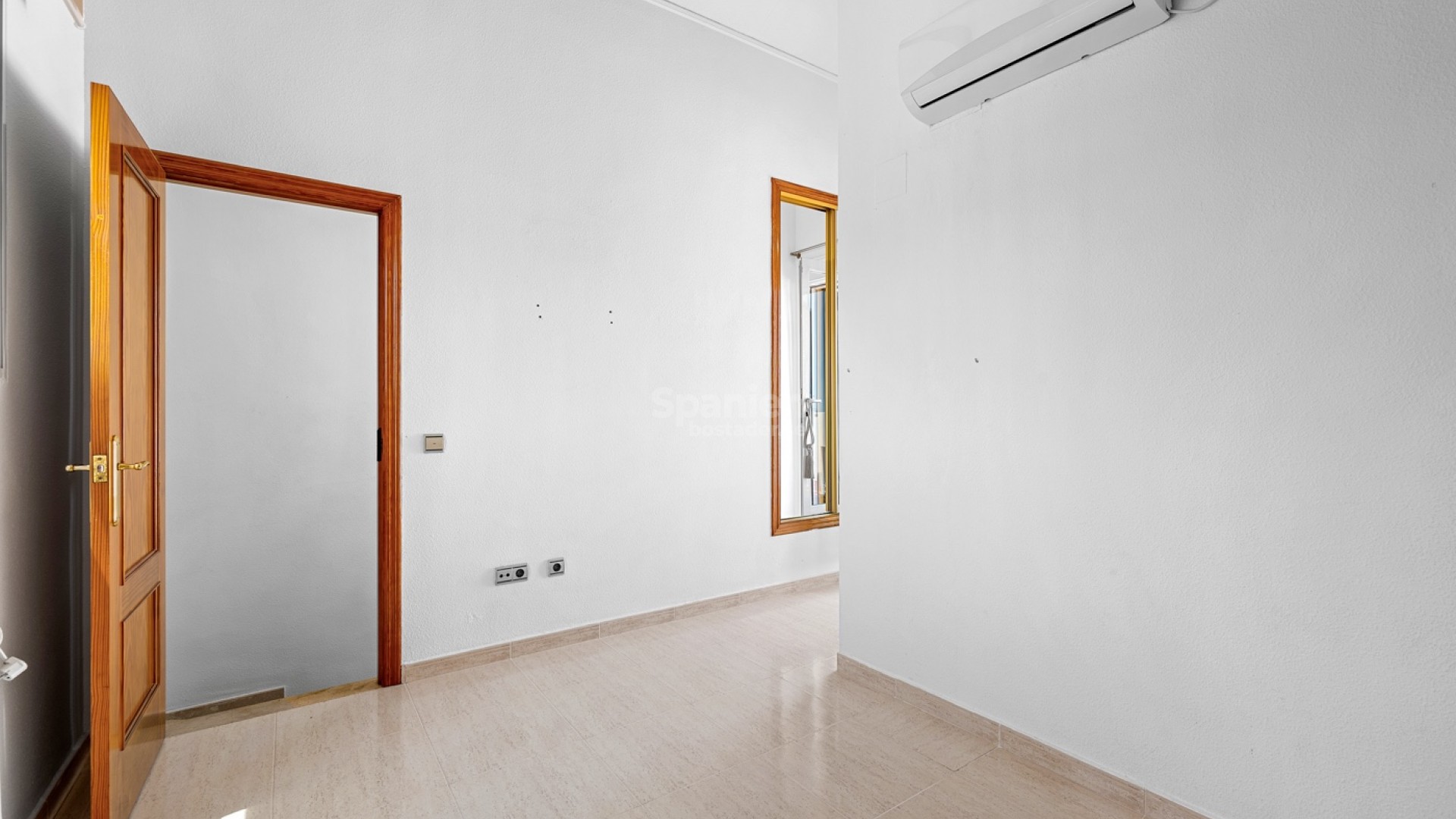 Resale - Villa -
Polop