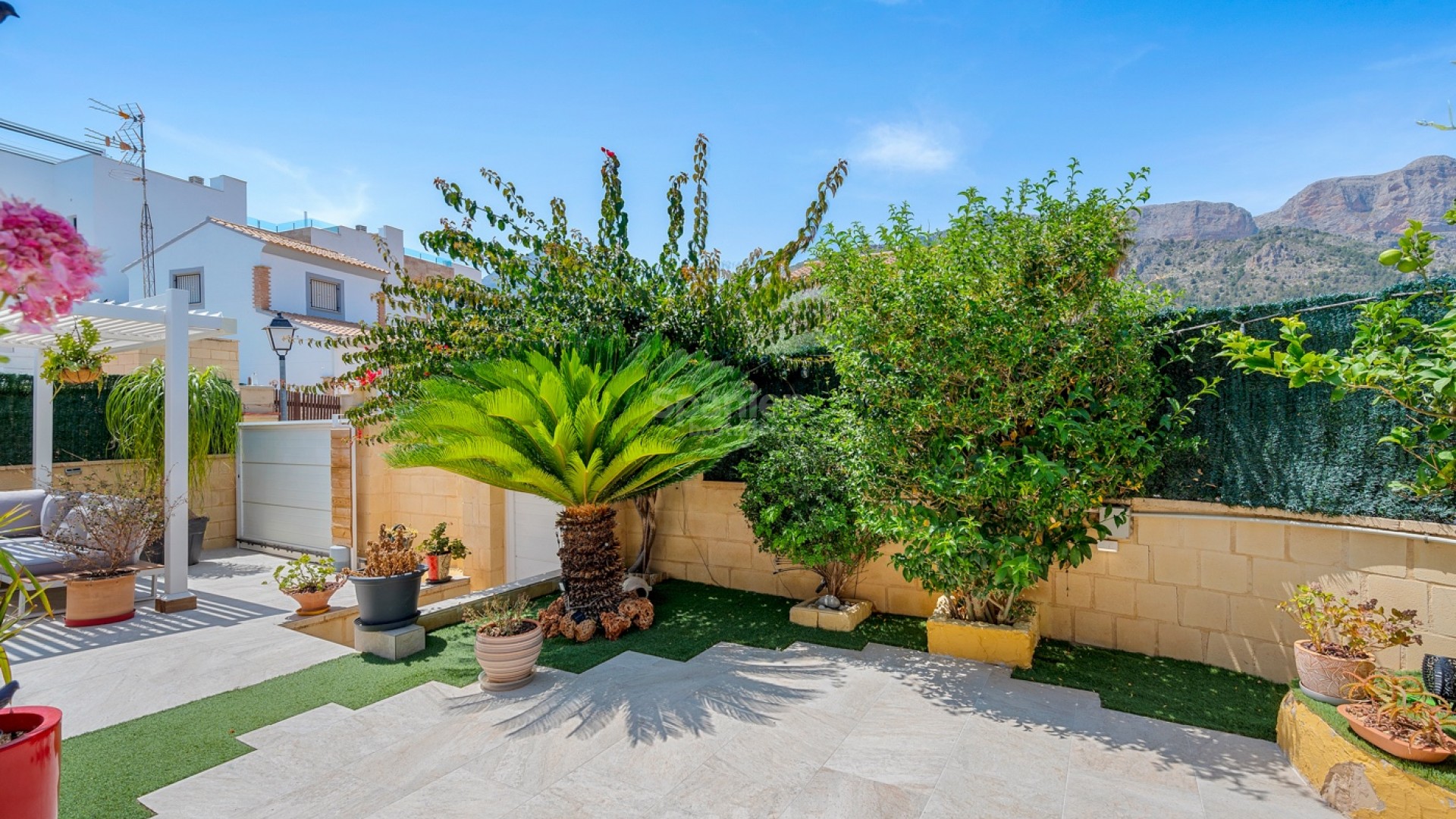 Resale - Villa -
Polop