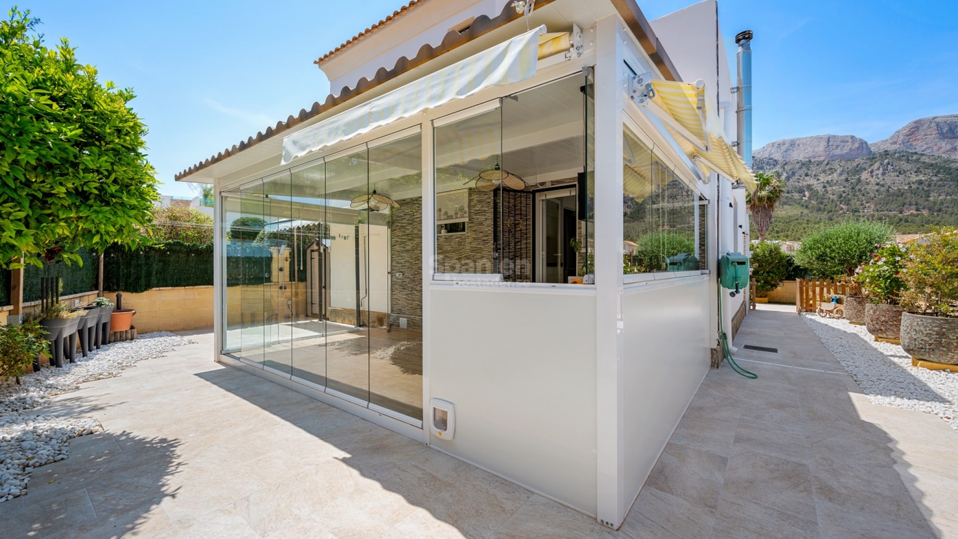 Resale - Villa -
Polop