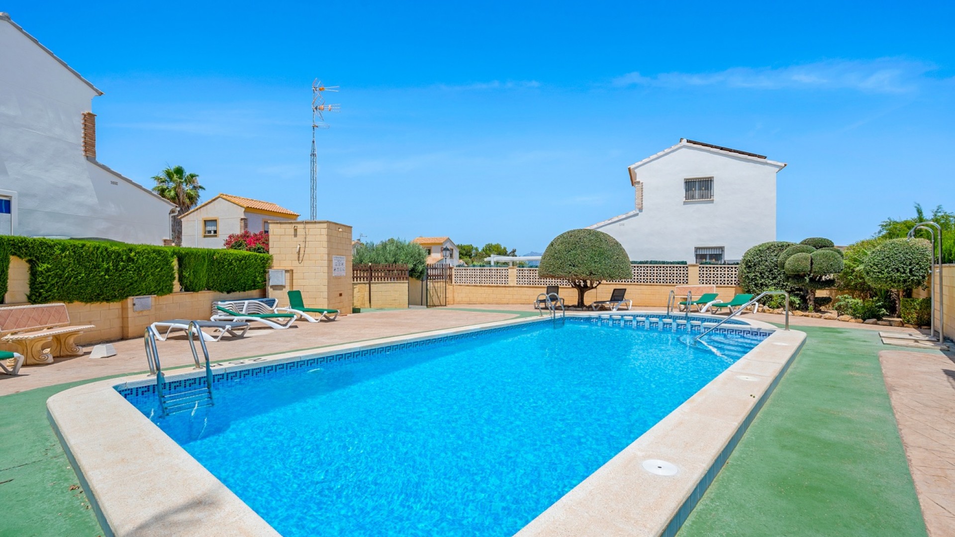 Resale - Villa -
Polop