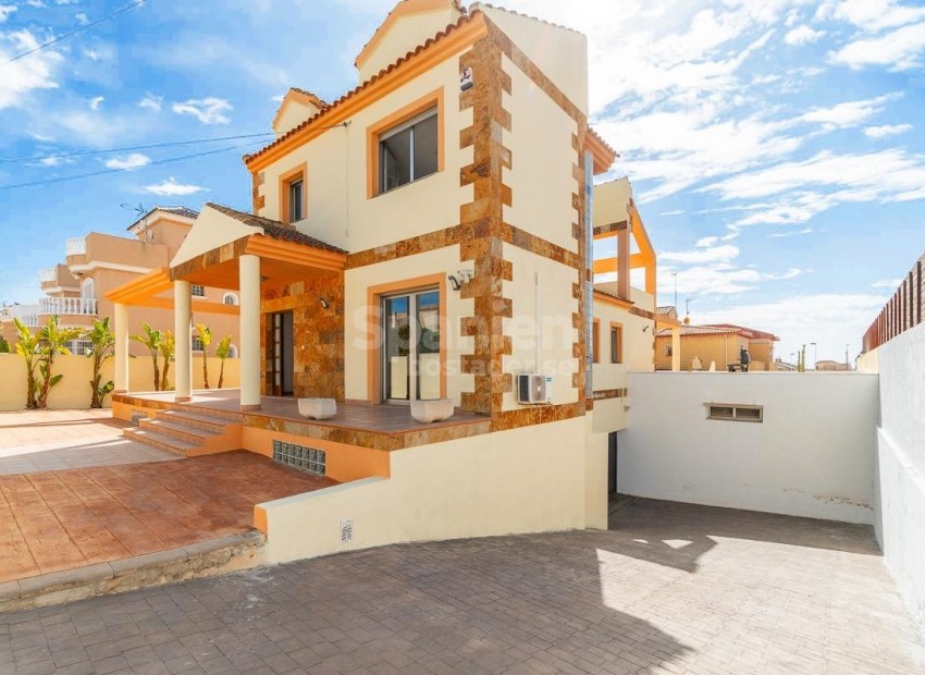 Resale - Villa -
Torrevieja - Aguas nuevas 2
