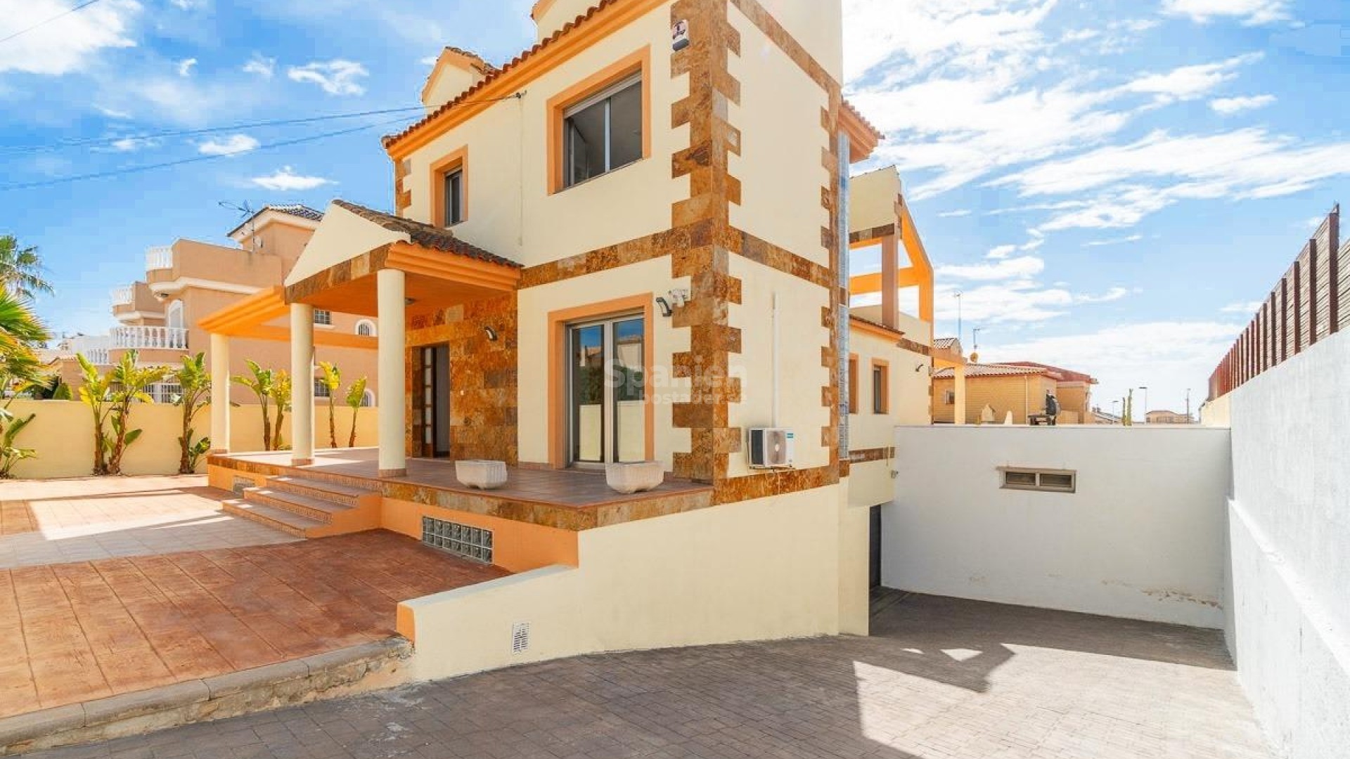 Resale - Villa -
Torrevieja - Aguas nuevas 2