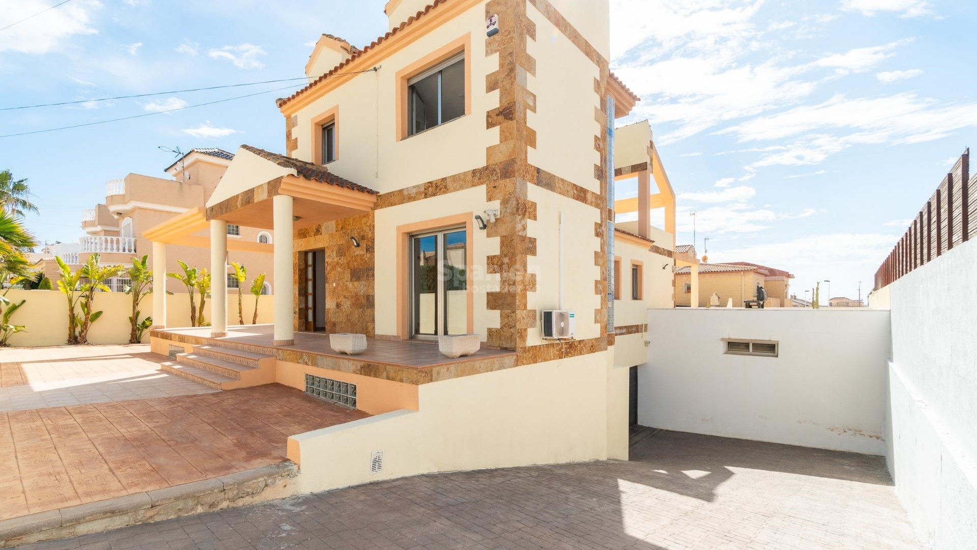 Resale - Villa -
Torrevieja - Aguas nuevas 2