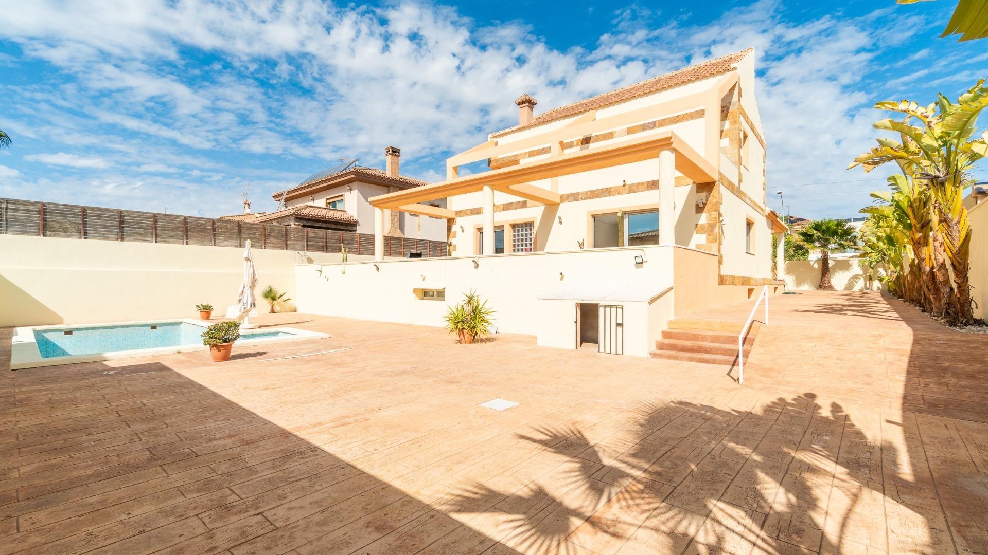 Resale - Villa -
Torrevieja - Aguas nuevas 2