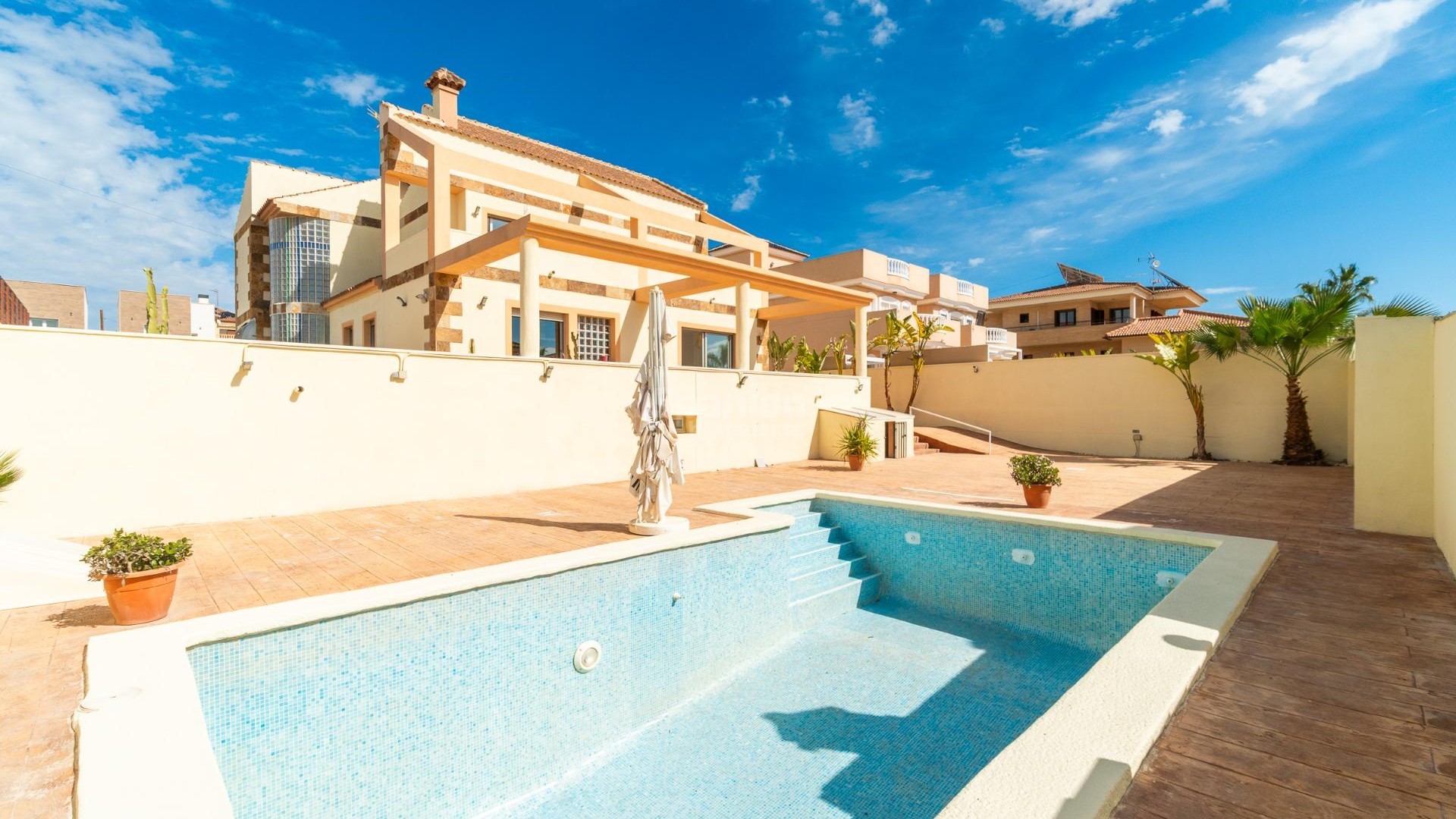 Resale - Villa -
Torrevieja - Aguas nuevas 2