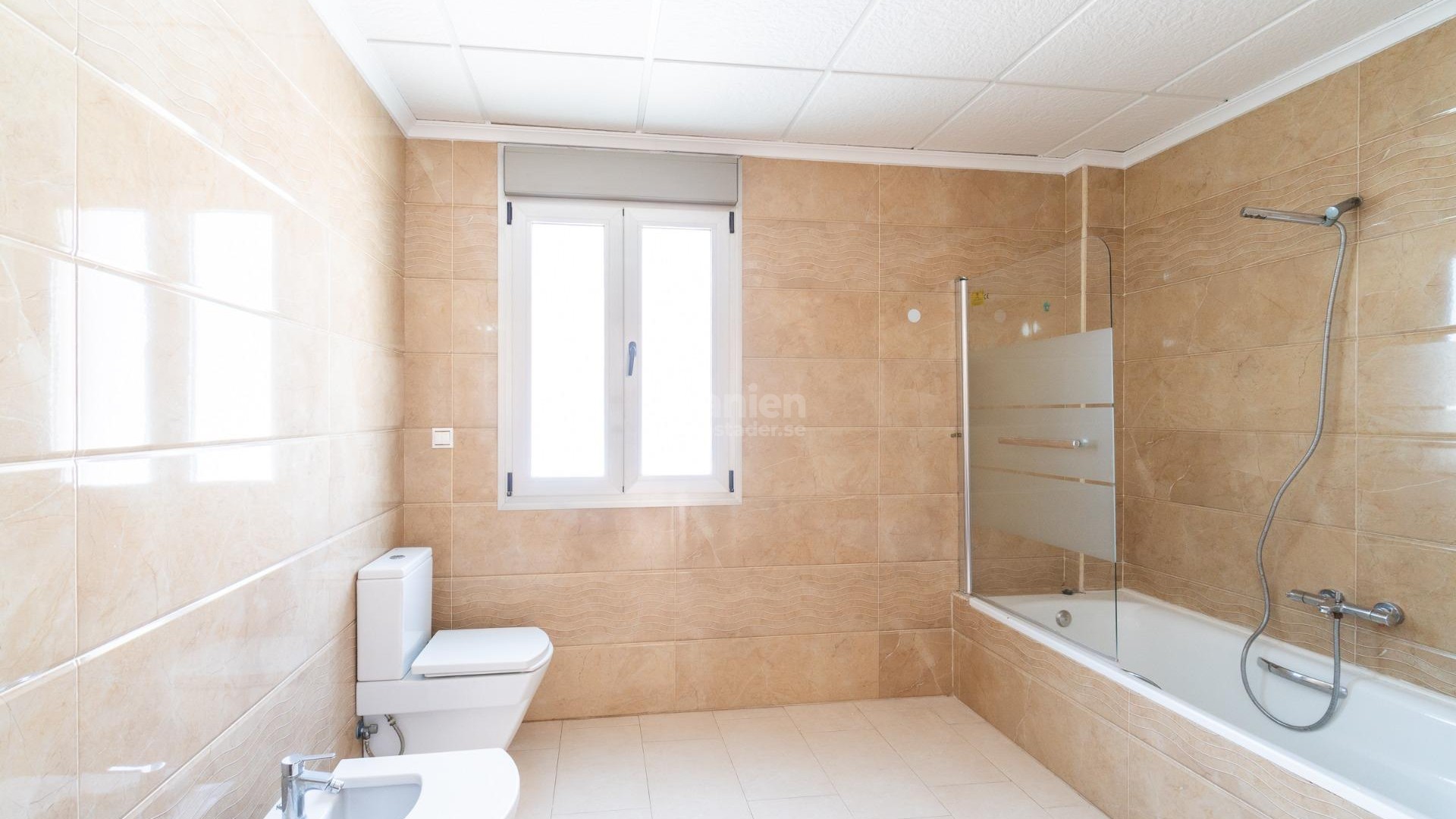 Resale - Villa -
Torrevieja - Aguas nuevas 2