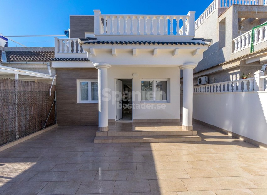 Resale - Villa -
Torrevieja - El chaparral