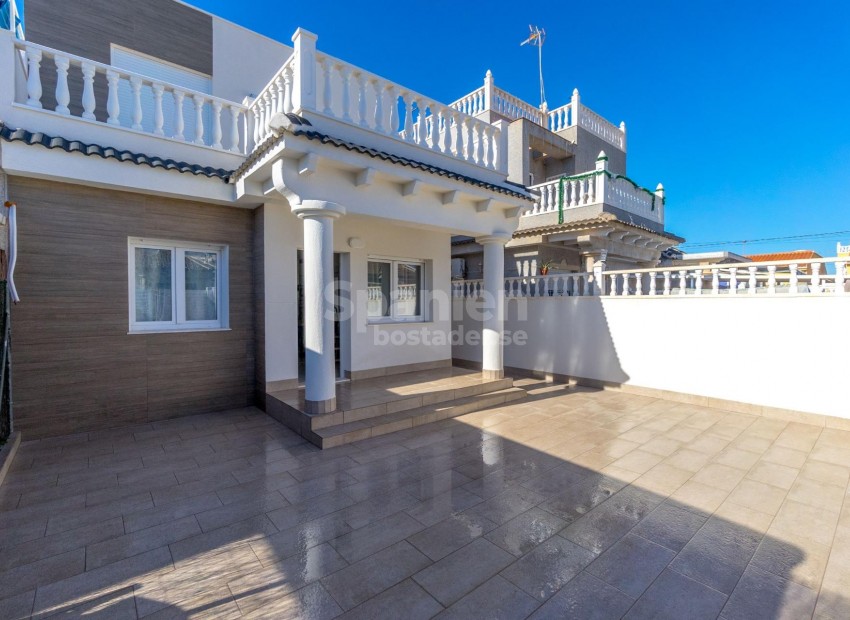 Resale - Villa -
Torrevieja - El chaparral