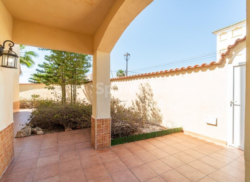 Resale - Villa -
Torrevieja - La Mata