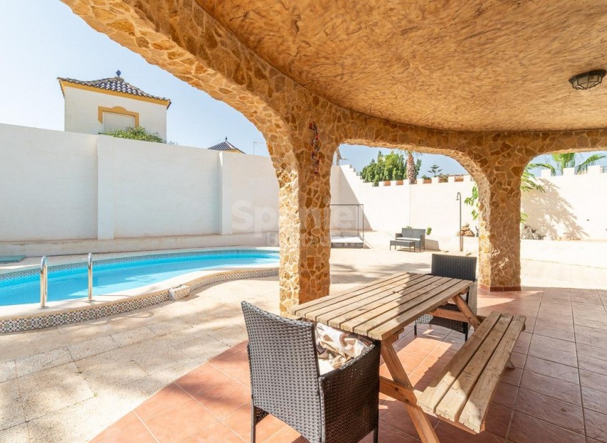 Resale - Villa -
Torrevieja - Los Altos