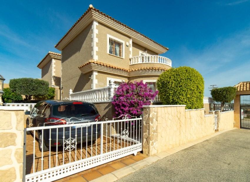 Resale - Villa -
Torrevieja - Los Altos
