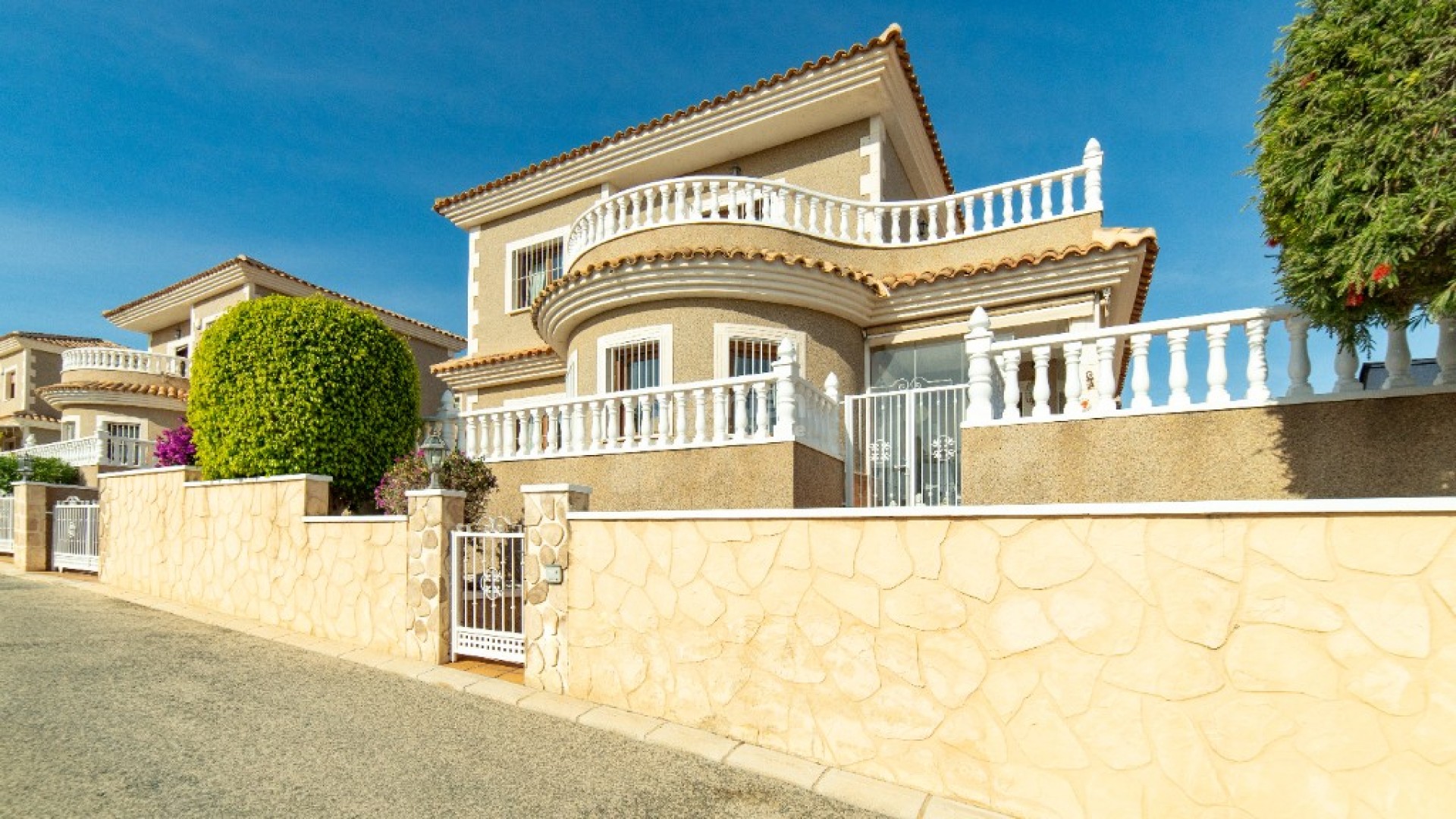 Resale - Villa -
Torrevieja - Los Altos