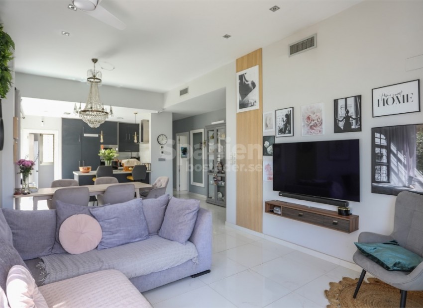 Resale - Villa -
Villamartín - Villamartin