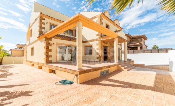 Villa - Resale - Torrevieja - Aguas nuevas 2